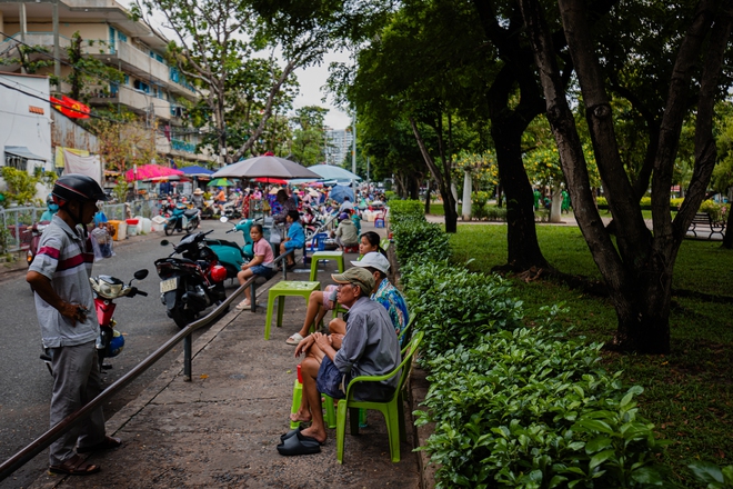 Chùm ảnh hai thế giới song song giữa lòng TP.HCM: Bức tranh tương phản về chỗ ở - Ảnh 7.