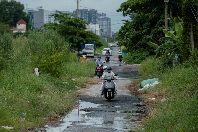 Chùm ảnh hai thế giới song song giữa lòng TP.HCM: Bức tranh tương phản về chỗ ở - Ảnh 14.