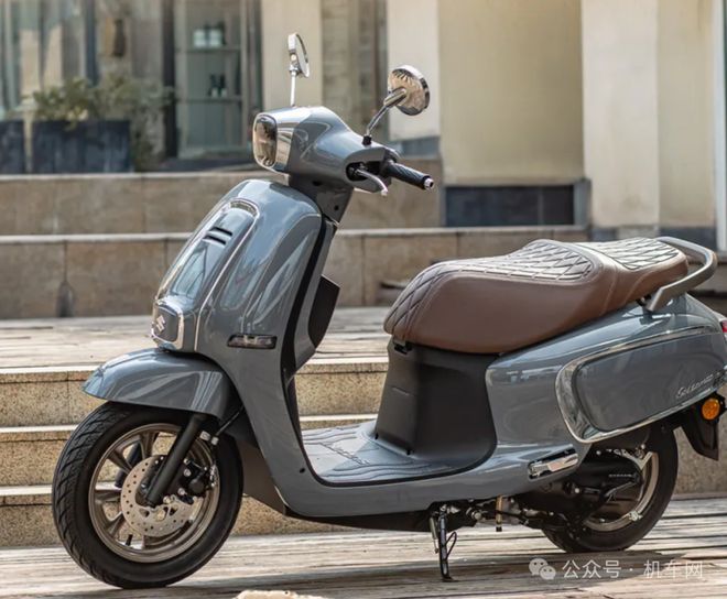 Tân binh của Suzuki: Đẹp ngang Vespa mà giá chỉ bằng một nửa, 'ăn' ít xăng hơn xe ga tiết kiệm nhất VN- Ảnh 2.