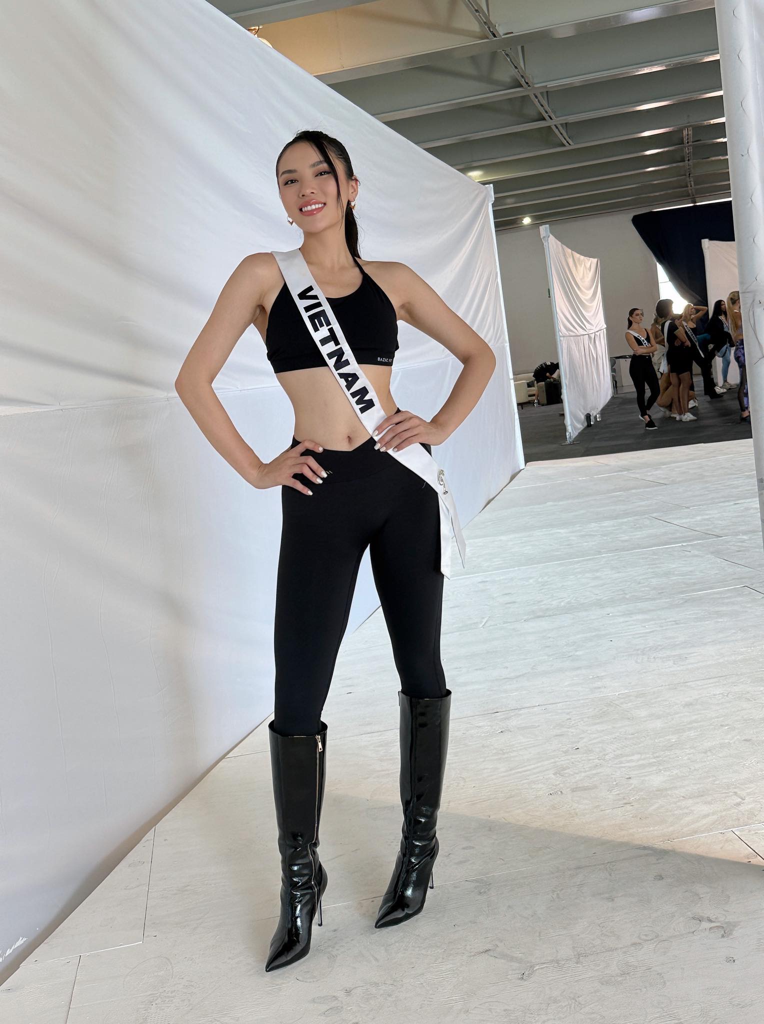 Kỳ Duyên ngày thứ 11 tại Miss Universe: Khoe eo "con kiến" gây sốt, tiến thẳng vào Top 10 trên BXH - Ảnh 3.