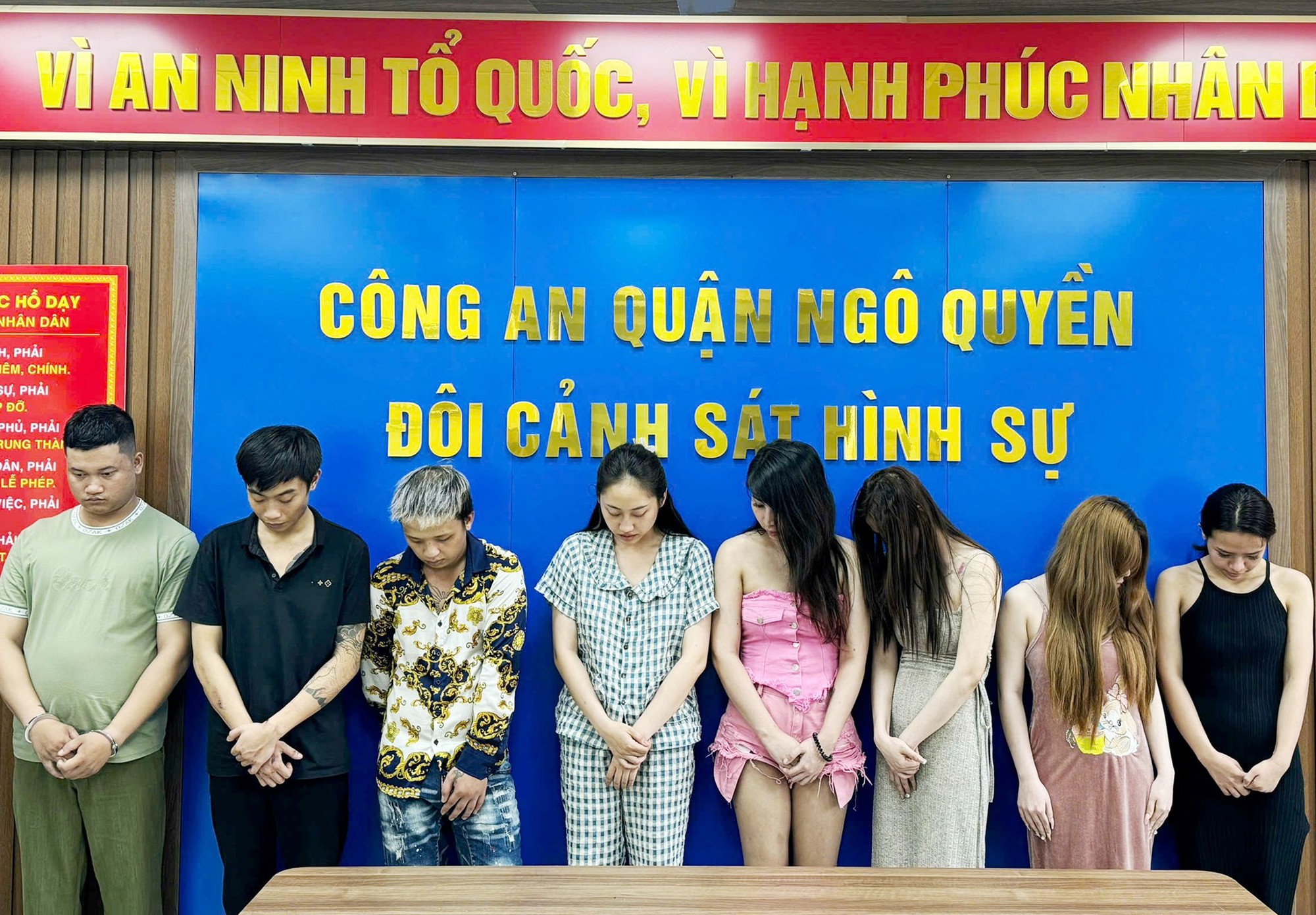 Ập vào khách sạn Paloma ở đất Cảng, công an phát hiện "bí mật" của 7 nam nữ thanh niên - Ảnh 1.