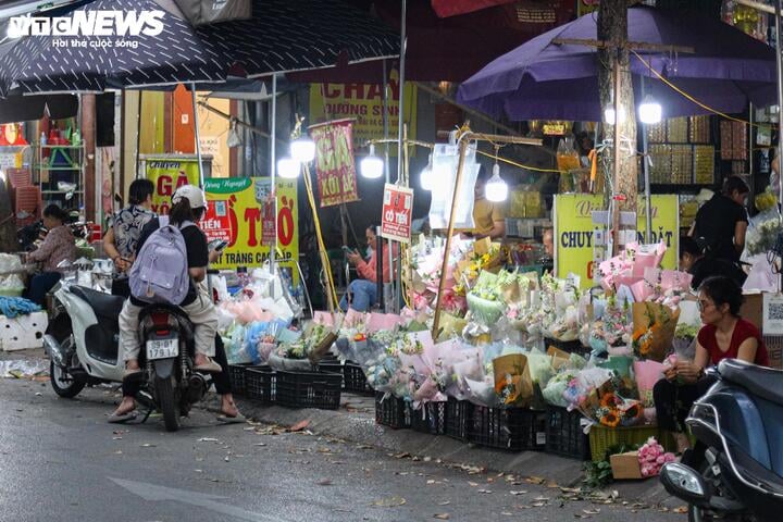 Sát ngày 20/11, hoa tươi tăng giá mạnh - Ảnh 21.