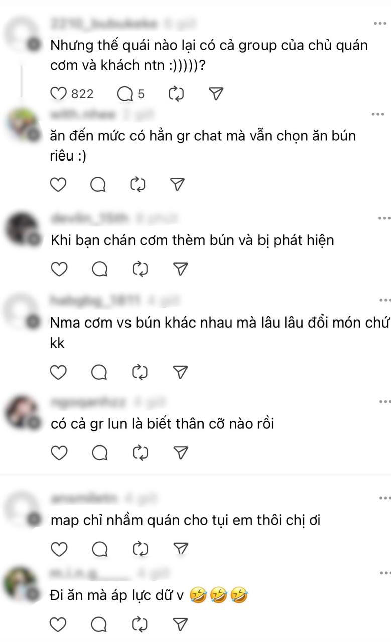 Hình ảnh nhóm thực khách ngồi ăn bún riêu nhưng lại khiến chủ tiệm cơm "đau lòng", lý do vì sao? - Ảnh 2.