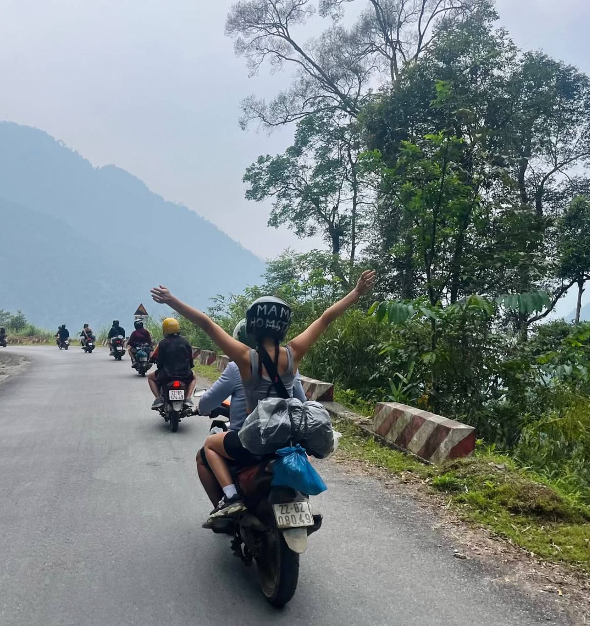 Cảnh tượng "siêu thực" tại nơi địa đầu Việt Nam khiến hàng loạt khách Tây điêu đứng - Ảnh 12.