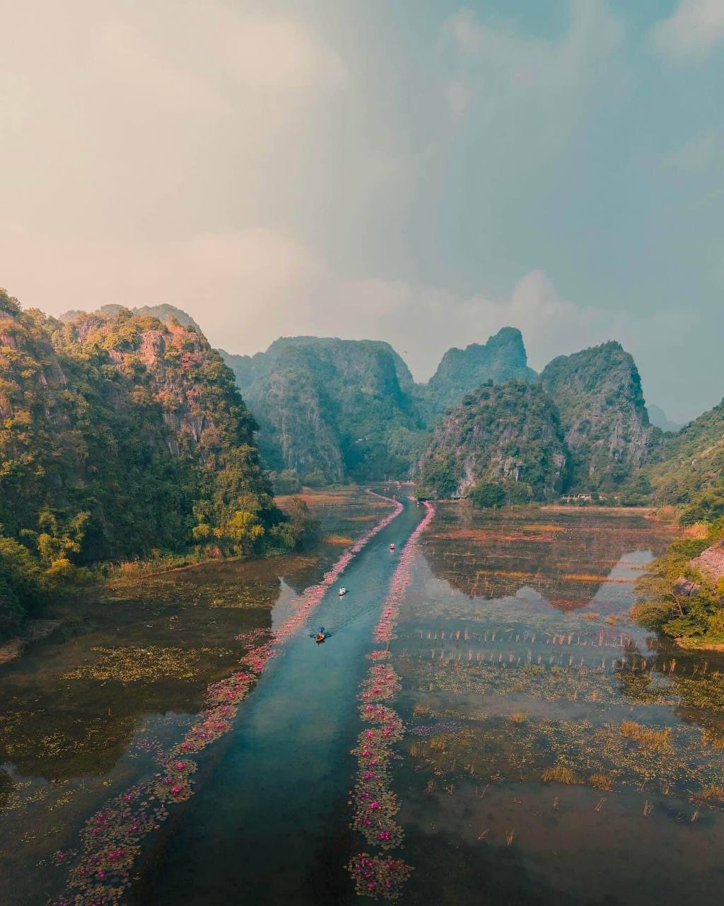 Tam Cốc - Ninh Bình mùa này có gì lạ mà khách Tây cứ phải giơ điện thoại liên tục?- Ảnh 13.