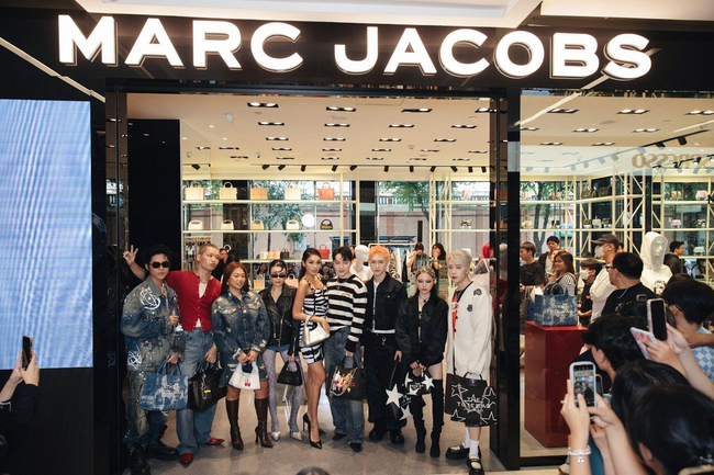 Marc Jacobs trình làng BST Thu Đông cùng tín đồ thời trang Việt - Ảnh 1.