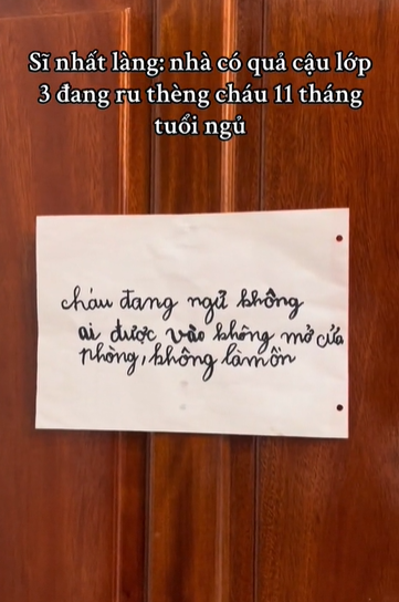 Nhờ cậu học lớp 3 ru cháu 11 tháng tuổi ngủ, mẹ bỉm sốc khi nhìn tờ giấy ghi chú trước cửa phòng