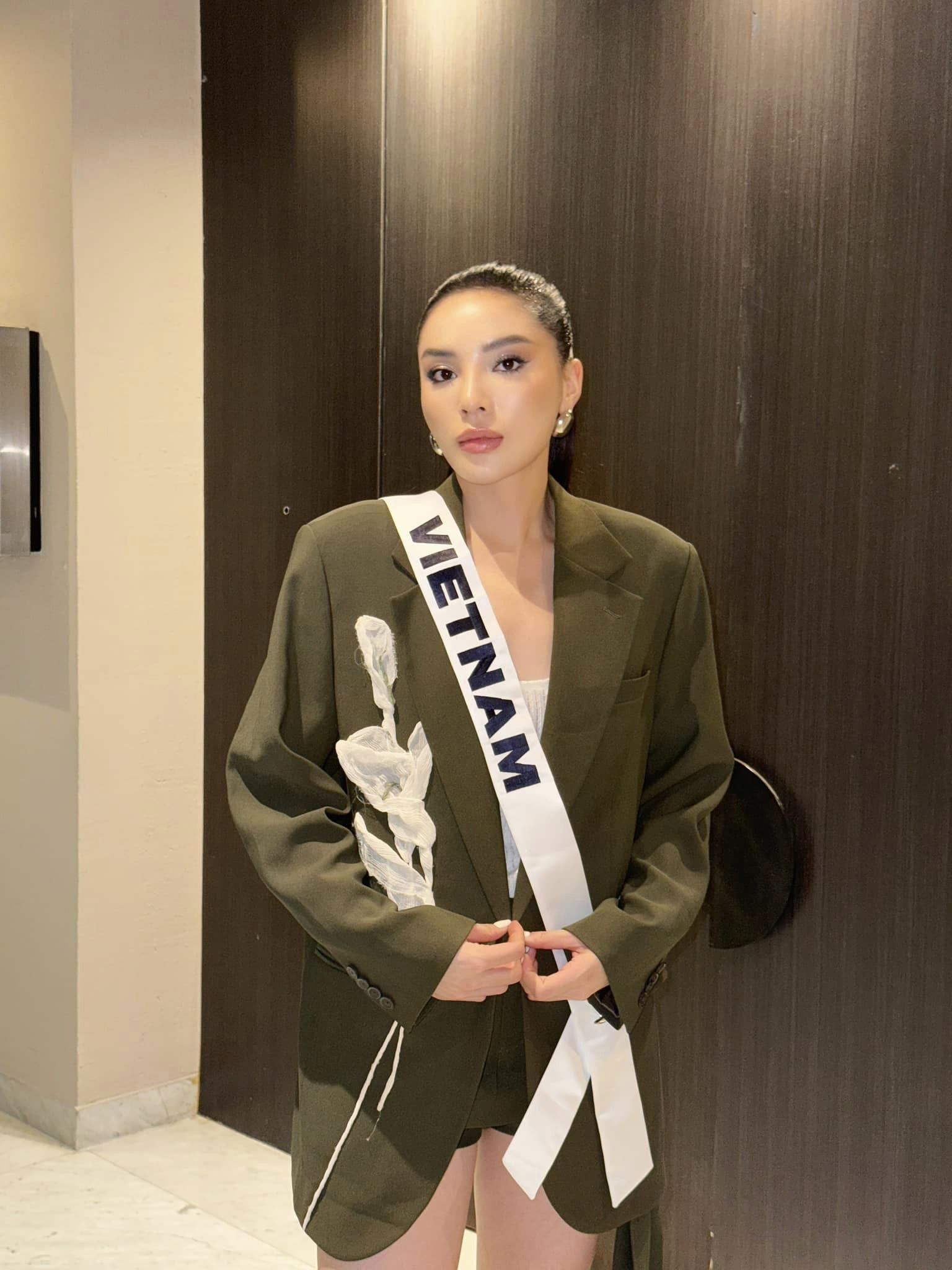 Kỳ Duyên chễm chệ xuất hiện trên trang Miss Universe, cho đối thủ 