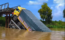 Toàn cảnh hiện trường vụ sập cầu ở An Giang: Tải trọng cầu chỉ 5 tấn, xe tải chở đến… 30 tấn gạch lao qua