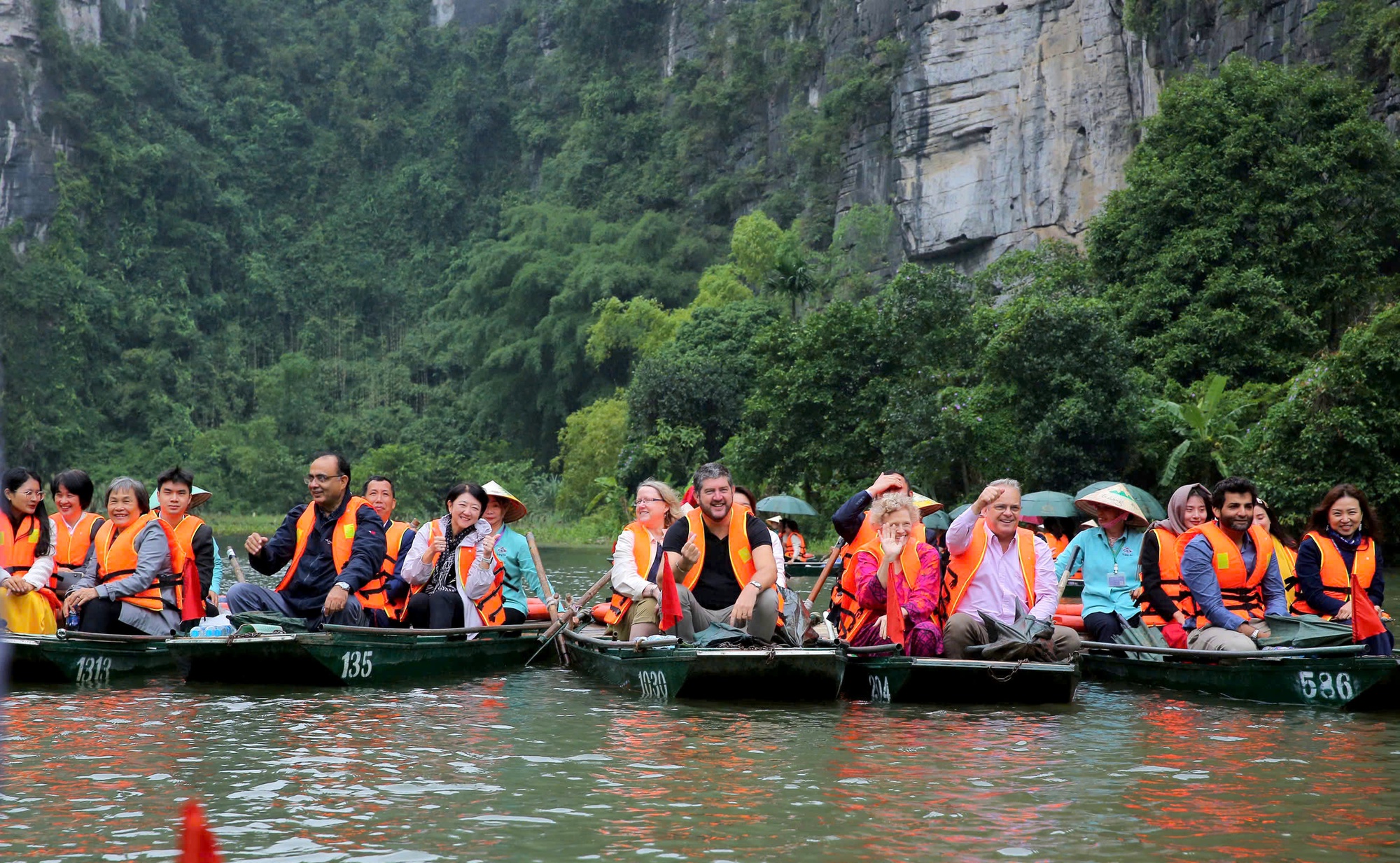 Du khách đến Ninh Bình tăng đột biến trong tháng 10